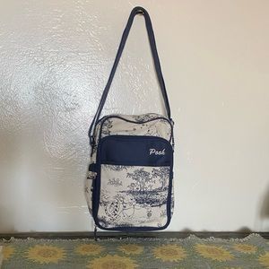 Vintage Winnie the Pooh shoulder/crossbody bag